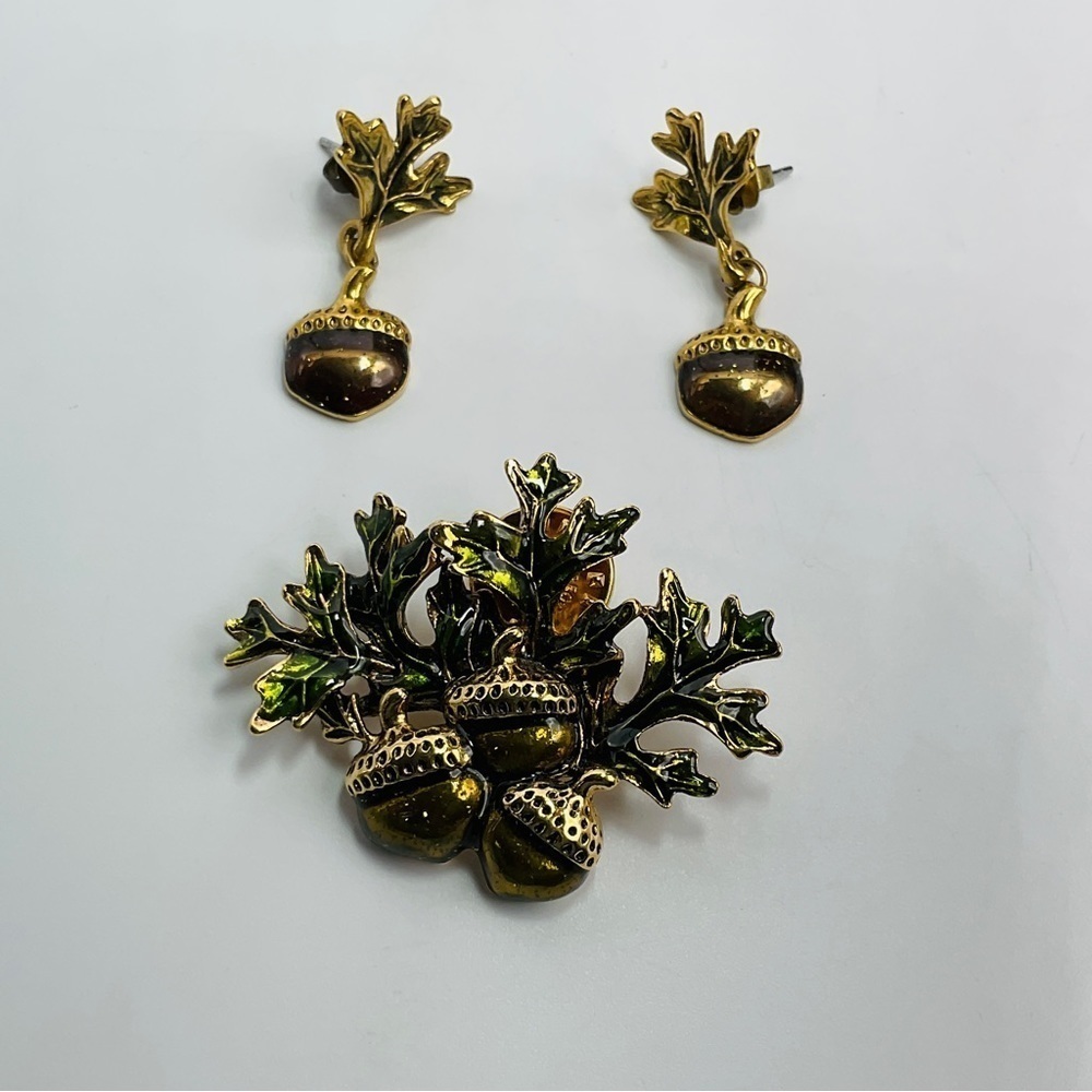 VINTAGE AVON Earrings Brooch Set Acorn Leaf Enamel Pierced Ears Fall Holiday